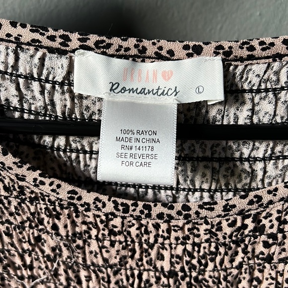 Urban Romantics Women Cheetah Leopard Print Short Sleeve Blouse Top - Picture 4 of 4